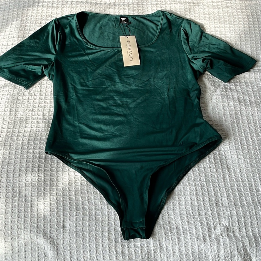 SHEIN BASICS Plus Solid Tee Bodysuit